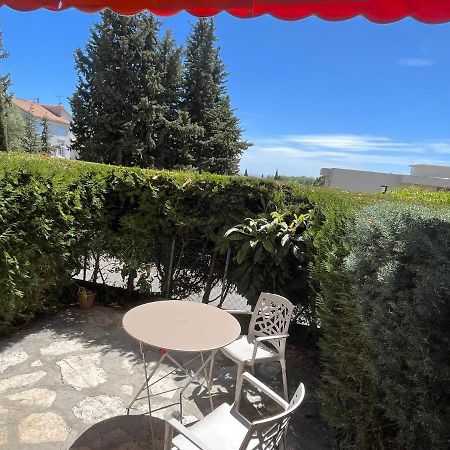 Charmant Studio Avec Terrasse Et Parking A Ванс Екстер'єр фото